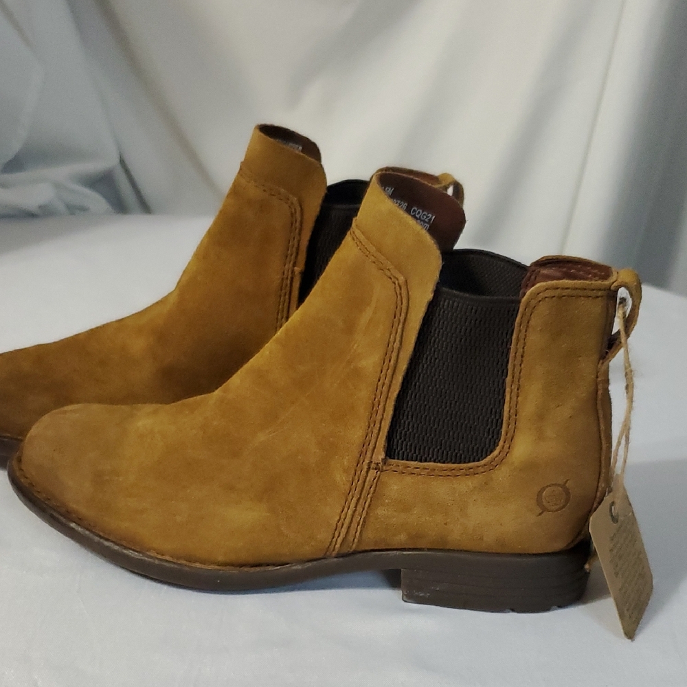 Børn NWT Caramel Handcrafted Suede Leather Slip-on Laney Ankle Boots Size 6.5M
